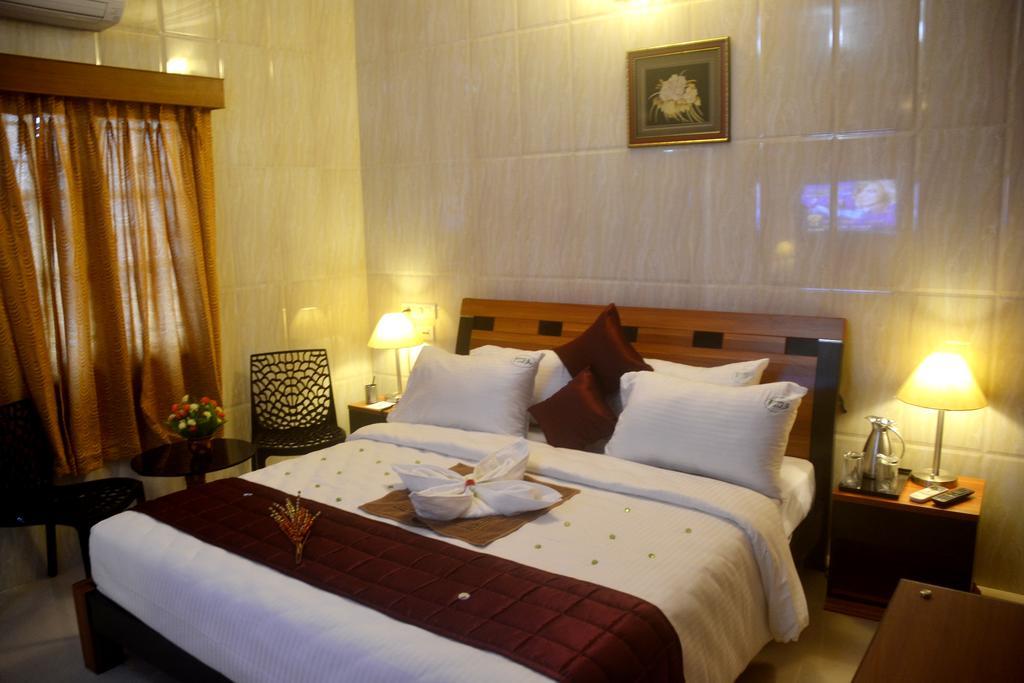 Peace Inn Ченай Екстериор снимка